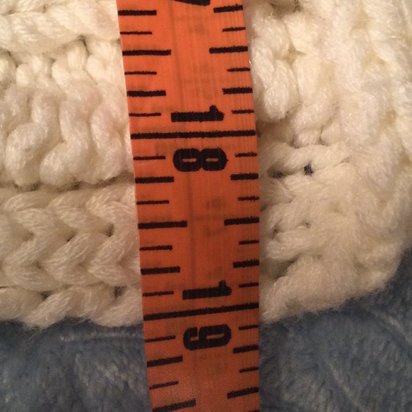 ⭐️ Knitted Cream Color Shrug by Rave - Picture 12 of 12